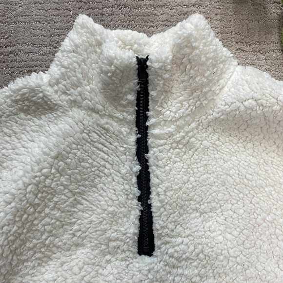 Forever 21 Crop Sweater - Picture 3 of 8